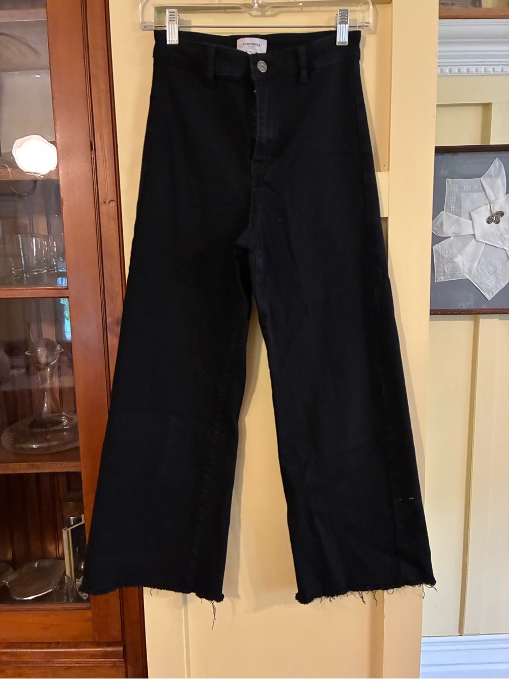 High-Rise Black Wide-Leg Jeans with Raw Hem